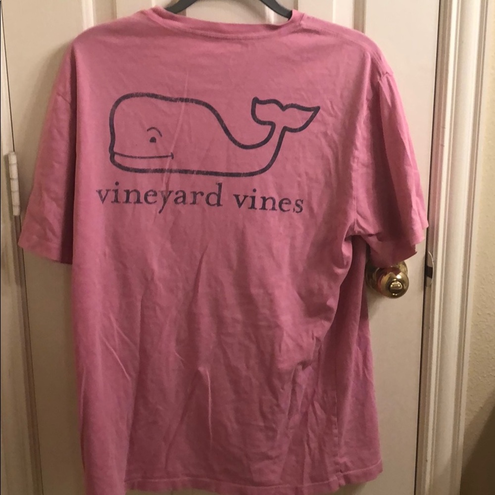 Pink vineyard vines t shirt